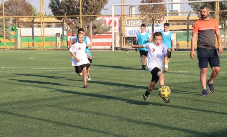 Şanlıurfa Büyükşehir Belediyesi Binlerce Çocuğu Futbolla Buluşturuyor- Şanlıurfa Büyükşehir Belediyesi