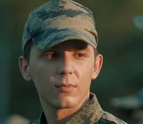 Eren Kışlalı’nın Kariyeri: Rol Aldığı Projeler ve Biyografisi