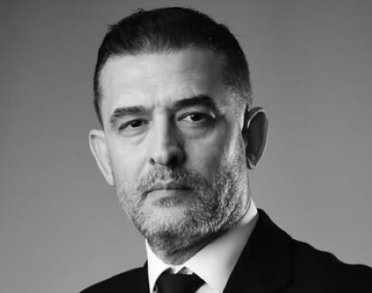 Fikret Abak Kimdir? Kariyeri ve Rol Aldığı Yapımlar
