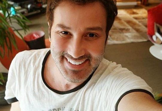Metin Arolat’ın Sanat Yolculuğu: Hayatı, Kariyeri ve Albümleri