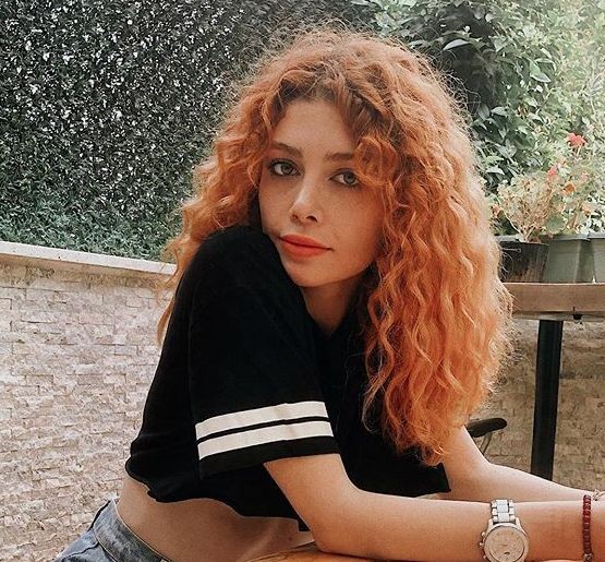 Naz Frambuaz’ın Hayatı: Kimdir, Kaç Yaşında, Eğitimi ve Kariyeri