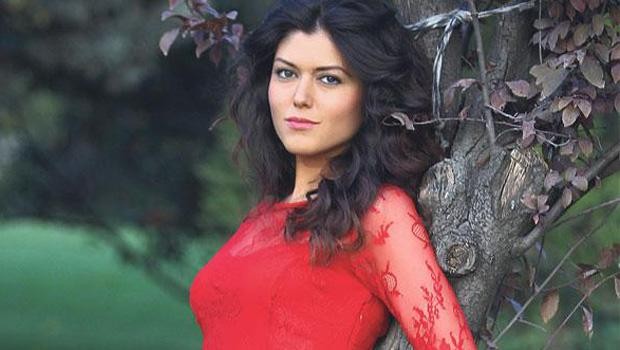 Neşe Sapmaz: Kariyeri, Eğitimi ve Öne Çıkan Çalışmaları