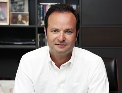 Ünlü Yapımcı Timur Savcı’nın Hayatı ve Filmografisi