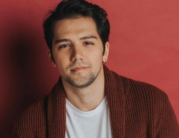Oyuncu Emre Aslan Kimdir? Hayatı, Eğitimi ve Rol Aldığı Projeler