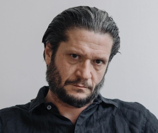 Ercan Reşat Demir Kimdir? Hayatı, Tiyatro ve Dizi Projeleri