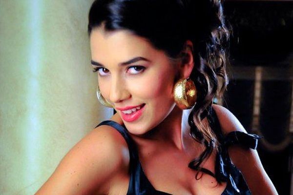 Ezgi Sözüer Kimdir, Kaç Yaşında ve Hangi Dizilerde Oynadı?
