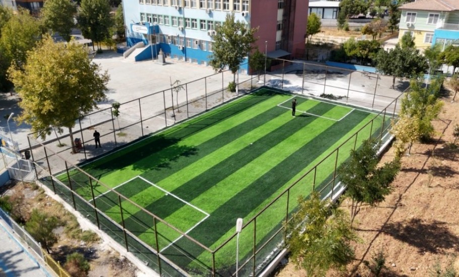 KARAKÖPRÜ’DE 5 OKULA 5 SENTETİK ÇİM SAHA – Karaköprü Belediyesi