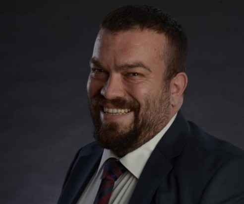 Şenol Önder kimdir, kaç yaşında, nereli, boyu ve kilosu?