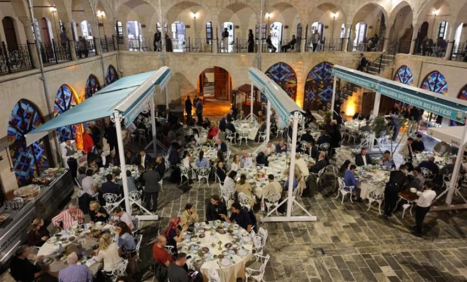 UNESCO MÜZİK ŞEHİRLERİ TOPLANTISI, TARİHİ BARUTÇU HANI’NDA SIRA GECESİYLE SONA ERDİ- Şanlıurfa Büyükşehir Belediyesi