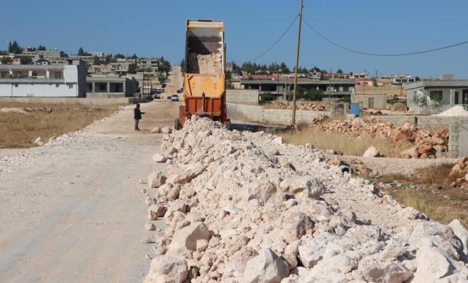 ŞANLIURFA’DA DÖRT İLÇEYİ BİRBİRİNE BAĞLAYAN YOL SICAK ASFALTLA YENİLENİYOR